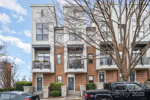 946 E 8th St, Charlotte, NC 28204