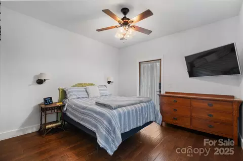 Bedroom - 406 Third Ne Ave NE, Conover, NC 28613 photo 3 of 4