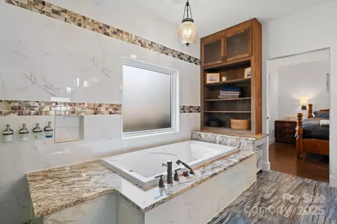 Bath - 406 Third Ne Ave NE, Conover, NC 28613 photo 3 of 6