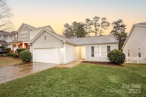 6025 Raisin Tree Ln, Charlotte, NC 28215