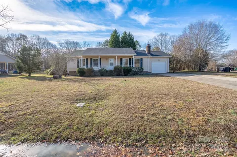 213 Timberland Dr, Grover, NC 28073