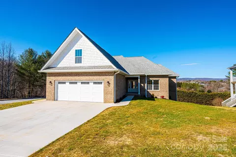 402 Whitmore Se St SE, Lenoir, NC 28645