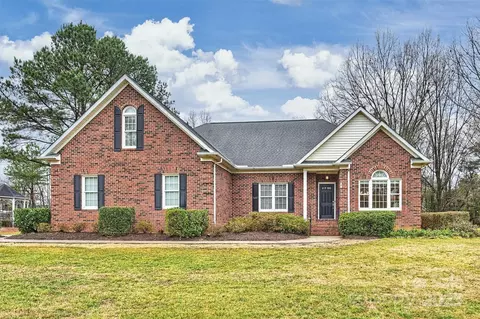 324 Courtney Ln, Matthews, NC 28105