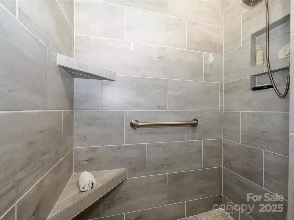 Bath - 2006 Wesley Landing Rd, Waxhaw, NC 28173 photo 2 of 7