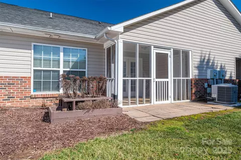 Exterior - 810 E Main St, Maiden, NC 28650 photo 4 of 7