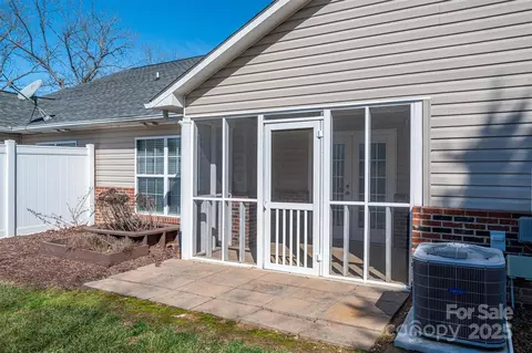 Exterior - 810 E Main St, Maiden, NC 28650 photo 5 of 7