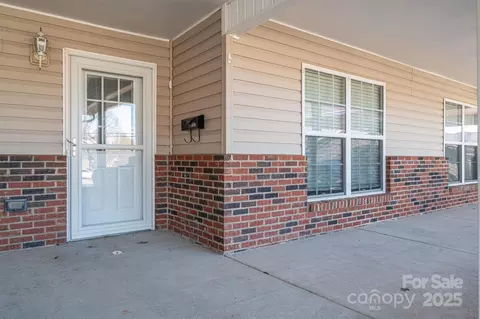 Exterior - 810 E Main St, Maiden, NC 28650 photo 1 of 7