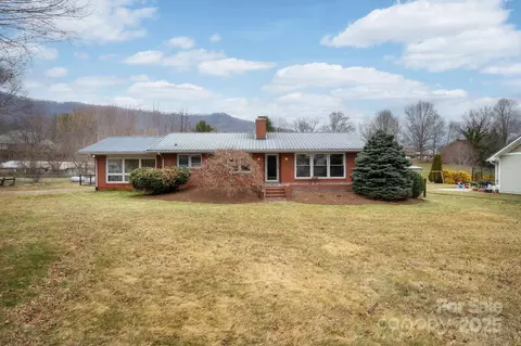 1134 Plott Creek Rd, Waynesville, NC 28786