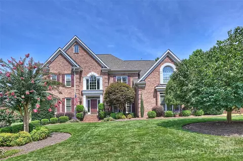 9316 Whispering Wind Dr, Charlotte, NC 28277