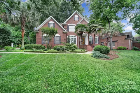 907 Thorn Ridge Ln, Lake Wylie, SC 29710