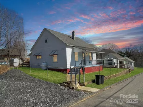 52 6th C St, Marion, NC 28752