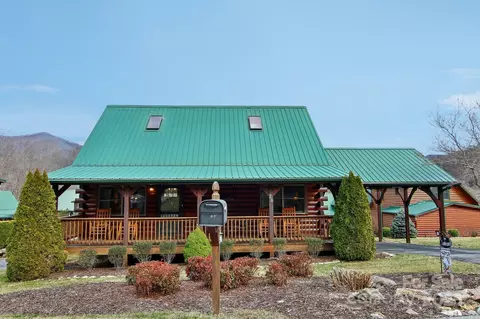 20 Contentment Pl, Maggie Valley, NC 28751