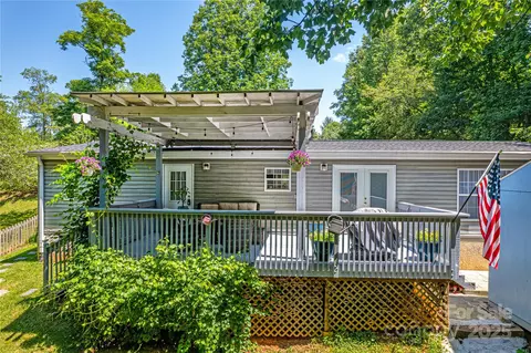 105 Mockingbird Cir, Asheville, NC 28806