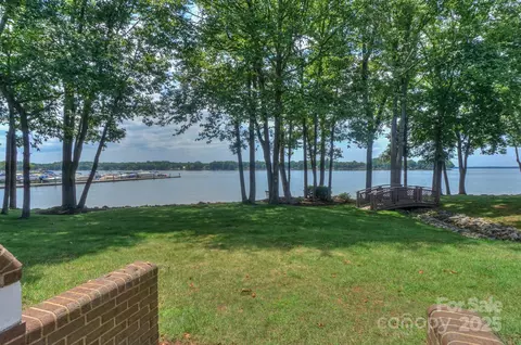 405 Northwest Dr, Davidson, NC 28036