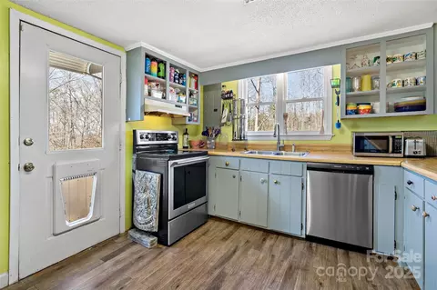 Kitchen - 2077 Pearidge Rd, Bostic, NC 28018 photo 4 of 5