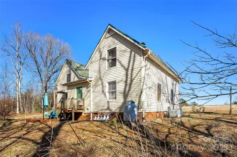 Exterior - 2077 Pearidge Rd, Bostic, NC 28018 photo 3 of 8
