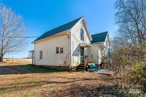 Exterior - 2077 Pearidge Rd, Bostic, NC 28018 photo 4 of 8