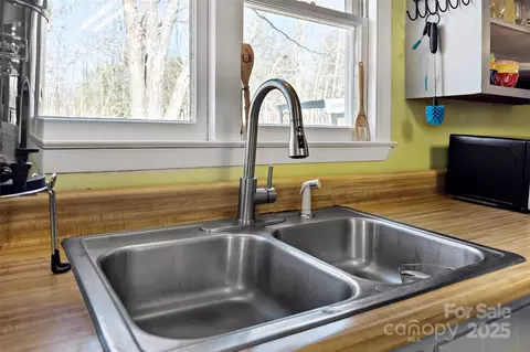 Kitchen - 2077 Pearidge Rd, Bostic, NC 28018 photo 3 of 5