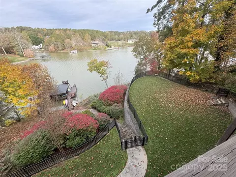 649 46th Avenue Ne Dr NE, Hickory, NC 28601