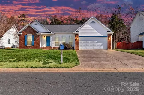 2922 Emerald Meadow Ln, Charlotte, NC 28273