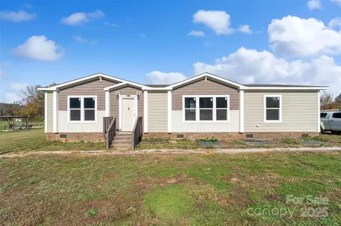 104 Myers Ln, Pageland, SC 29728