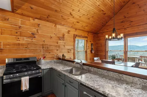 Kitchen - 1610 Deer Run, Purlear, NC 28665 photo 2 of 4