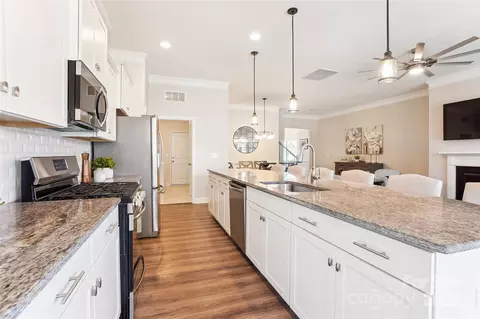 Kitchen - 818 Altamonte Dr, Clover, SC 29710 photo 3 of 4