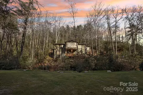1711 Battle Creek Rd, Horse Shoe, NC 28742