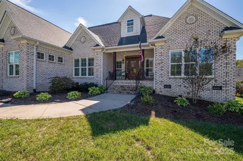 329 Wintergreen Ct, Kings Mountain, NC 28086