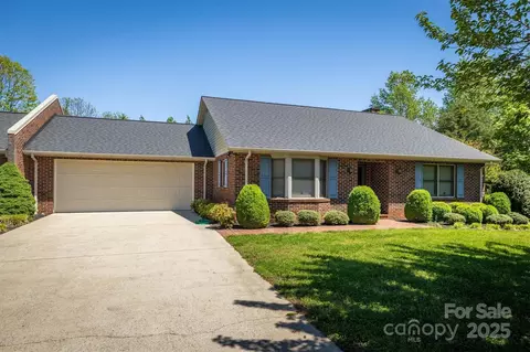 410 Rocky Top Ct, Lenoir, NC 28645