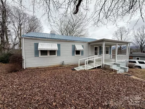 832 Oakwood Ne St NE, Lenoir, NC 28645