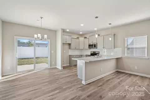 2112 Clapham Ct, Charlotte, NC 28215
