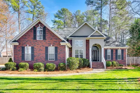 1352 N Dobys Bridge Rd, Fort Mill, SC 29715