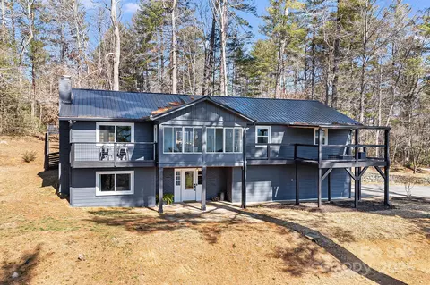 105 Crooked Creek Rd, Hendersonville, NC 28739