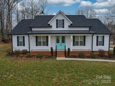 1009 Rosewood Dr, China Grove, NC 28023