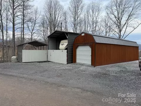 115 H O Crisp Rd, Whittier, NC 28789