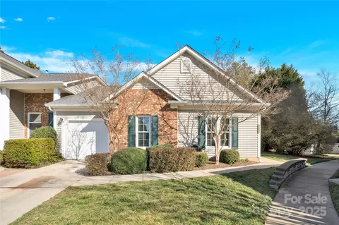 8812 Treyburn Dr, Charlotte, NC 28216