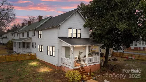 49 Boyden St, Badin, NC 28009