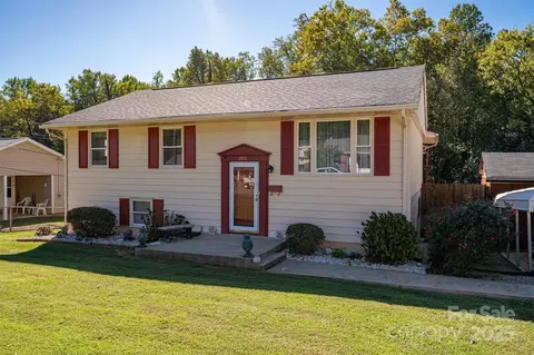 1501 Fern Forest Dr, Gastonia, NC 28054