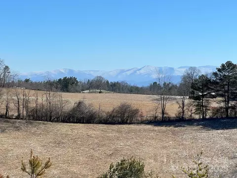 7550 Meadows Town Rd, Marshall, NC 28753