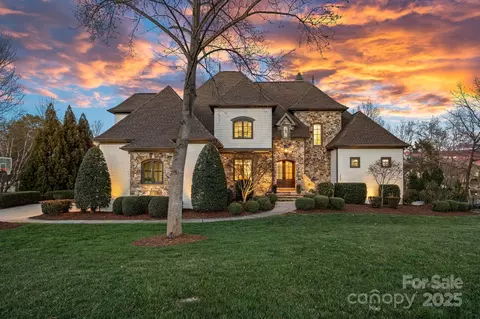 122 N Longfellow Ln, Mooresville, NC 28117