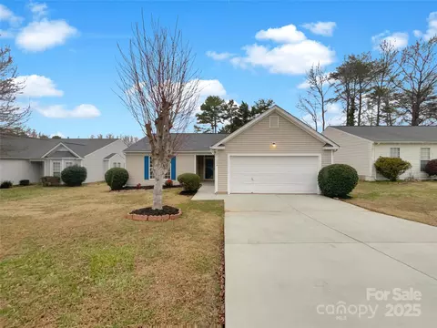 7926 Sir Barton Ct, Charlotte, NC 28215