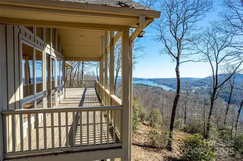 105 Boulder Knob Dr, Lake Toxaway, NC 28747
