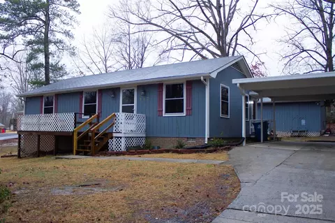 522 Perry St, Troy, NC 27371