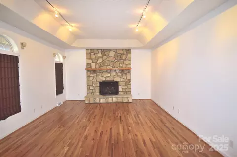 Living - 405 Forest Dr, Salisbury, NC 28147 photo 2 of 3