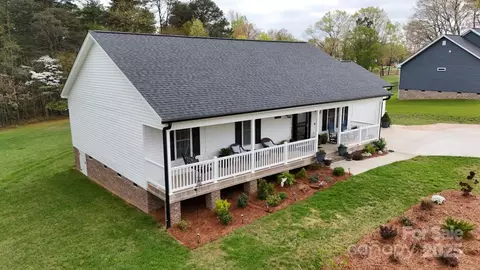 1715 Chestnut Grove Rd, King, NC 27021