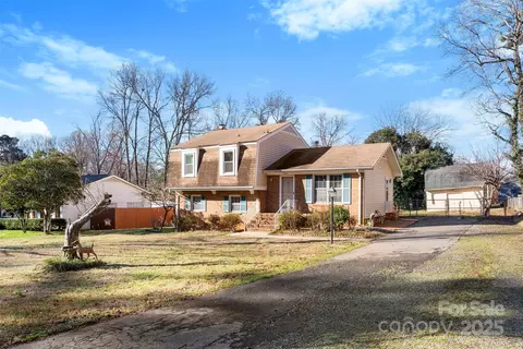5545 Elsinore Pl, Charlotte, NC 28227