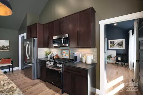 Kitchen - 295 Split Pine Cv, Clyde, NC 28721 photo 4 of 9