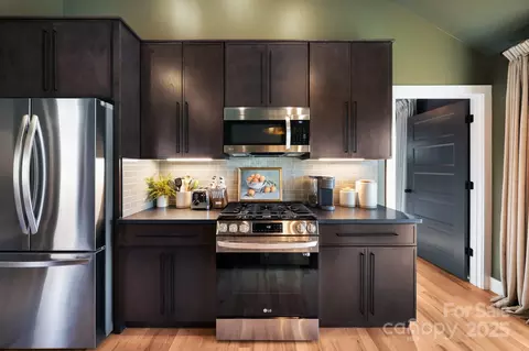 Kitchen - 295 Split Pine Cv, Clyde, NC 28721 photo 8 of 9