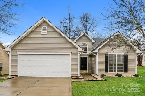 1254 Autumn Breeze Ct, Rock Hill, SC 29732